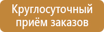 знаки дорожного движения во дворе